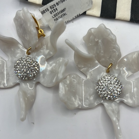 Lele Sadoughi MOTHER OF PEARL SMALL CRYSTAL LILY EARRINGS - Picture 7 of 13